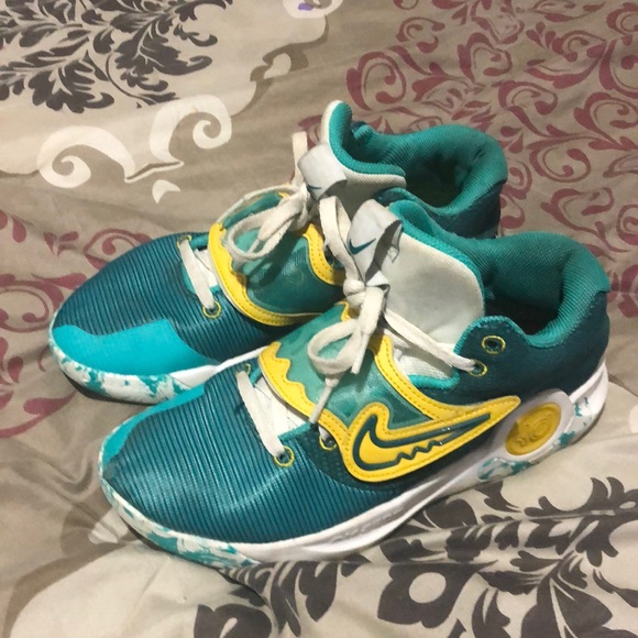 Nike Other - basketball shoes size 9.5 (slightly used)